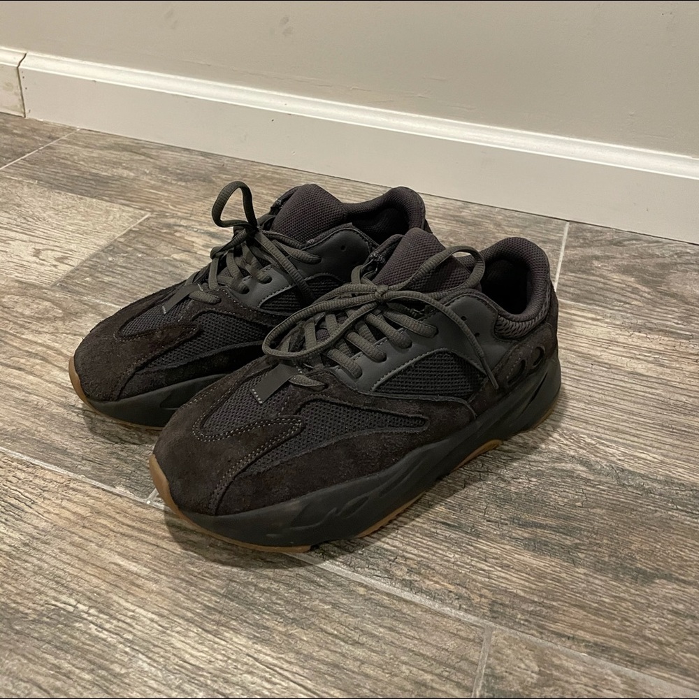 Yeezy boost 700 ‘utility black’